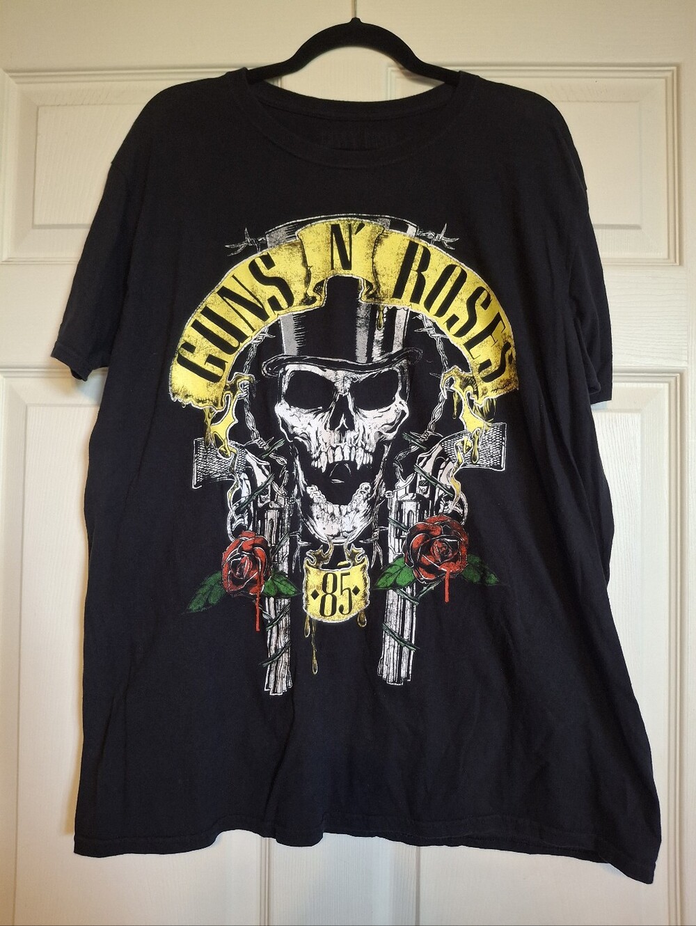 Guns N' Roses Skull & Roses Graphic Tee - Picture 2 of 4